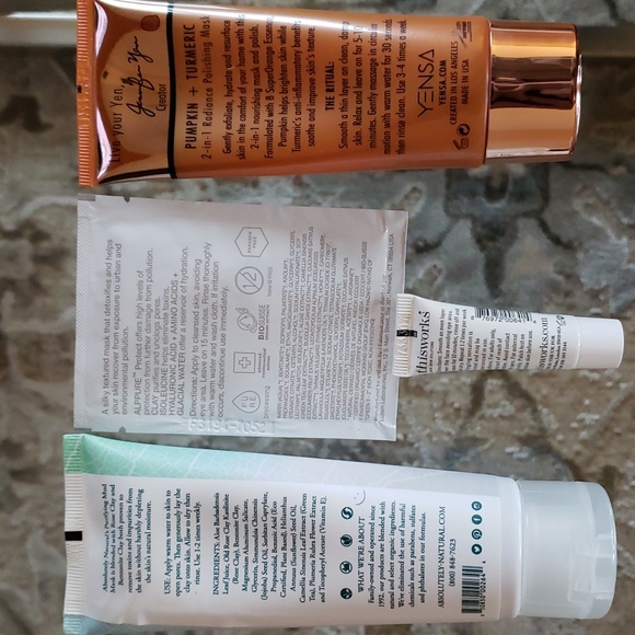 Bundle of Face Masks Yensa, ThisWorks, Luzern, Absolutely Natural - Picture 2 of 3